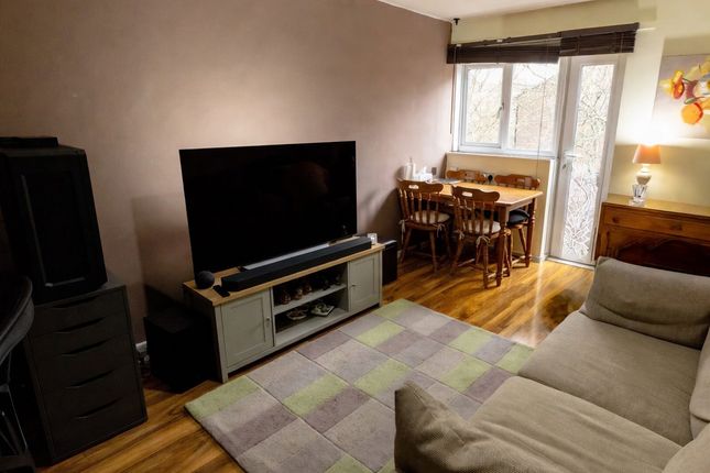 1 bed property, in Hickin Close, £230,000