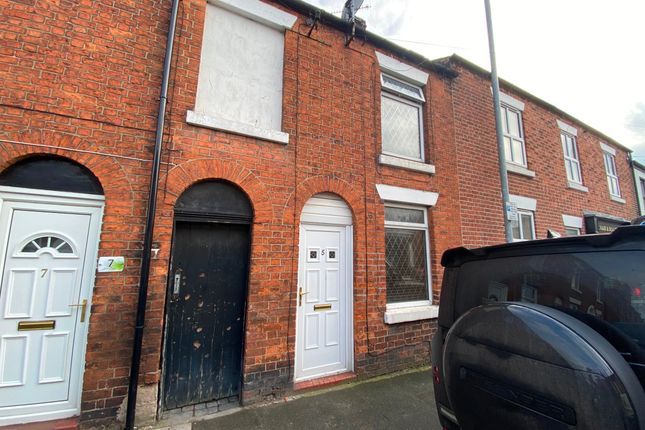 2 bed property, in Green Street, £160,000