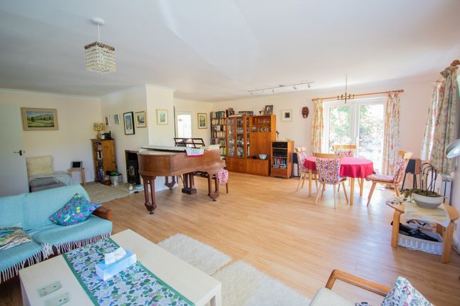 3 bed property, in Elsdon Lane, £635,000