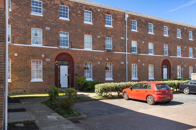1 bed property, in Wellington Court, £155,000