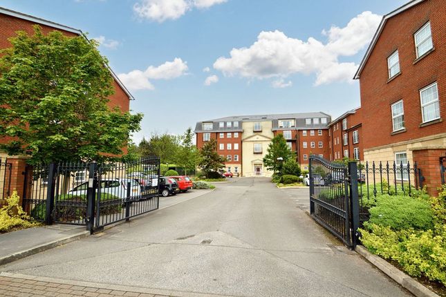 3 bed property, in Wentworth Court, £225,000