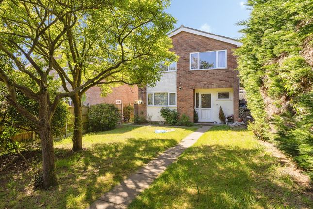 4 bed property, in Nightingale Drive, £300,000