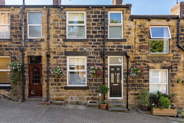 2 bed property, in St. Marys Square, £140,000