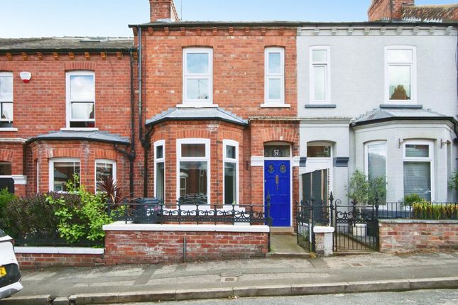 2 bed property, in Murray Street, £300,000