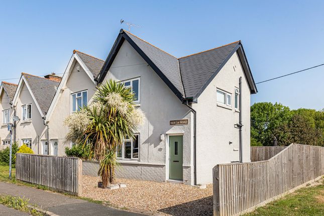 2 bed property, in North Road, £350,000