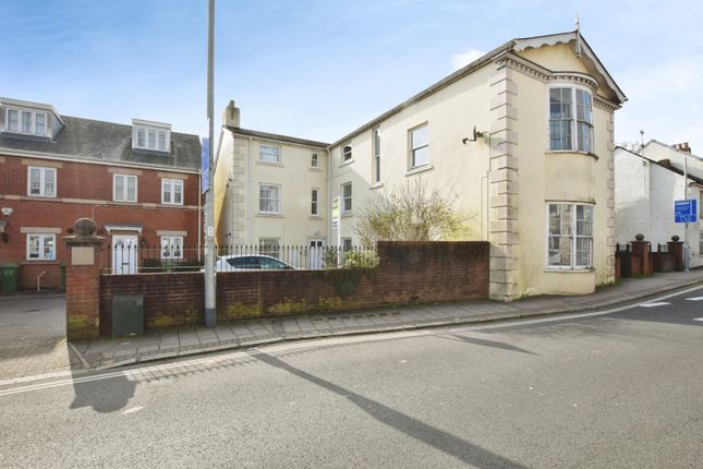 2 bed property, in Fore Street, £189,950
