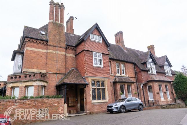 2 bed property, in Sandy Lane, £425,000