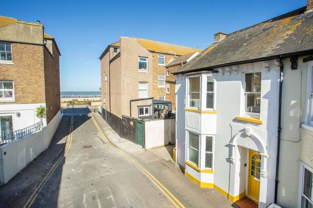 1 bed property, in Sea View Square, £200,000