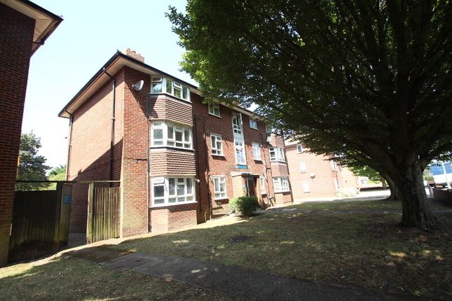 1 bed property, in Upper Elmers End Road, £239,950