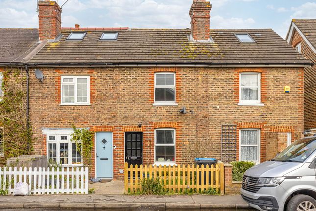 2 bed property, in Station Road, £350,000