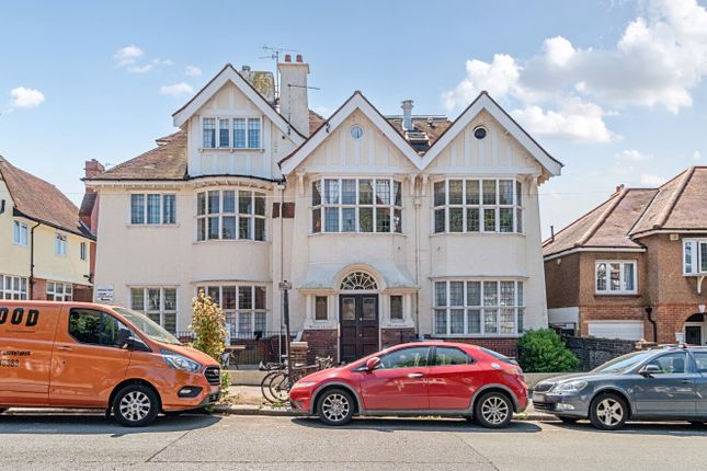 1 bed property, in Windlesham Mansions, £325,000