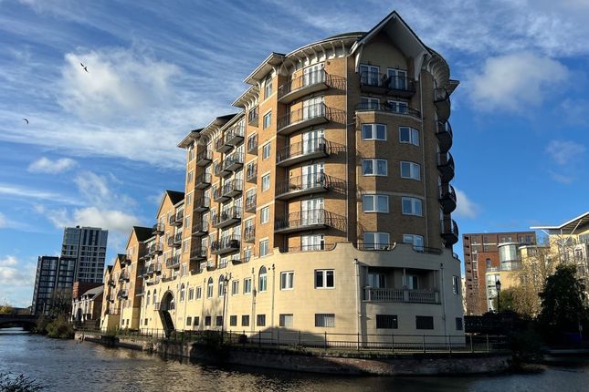 2 bed property, in 65 Blakes Quay Gas Works Road, £240,000