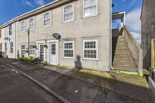 2 bed property, in Western Road, £100,000