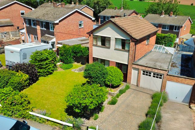 3 bed property, in The Crescent, £325,000