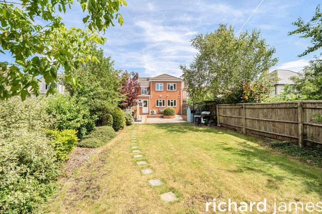 4 bed property, in The Broadway, £500,000