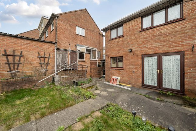 2 bed property, in Pound Road, £275,000