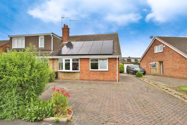 2 bed property, in Plumtree Road, £160,000