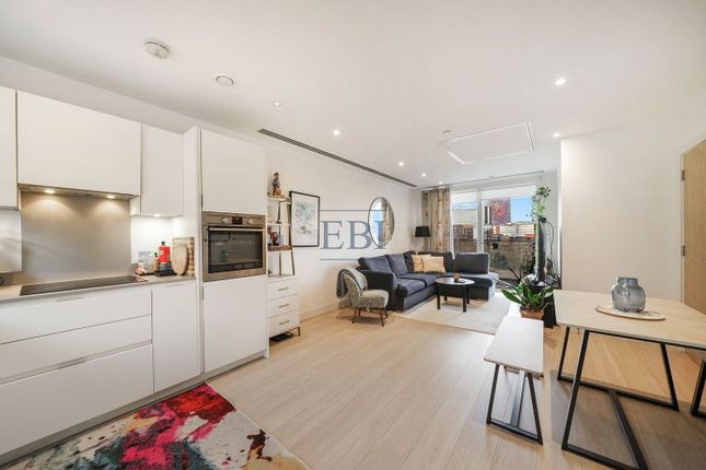 3 bed property, in Rainier Apartments, £400,000