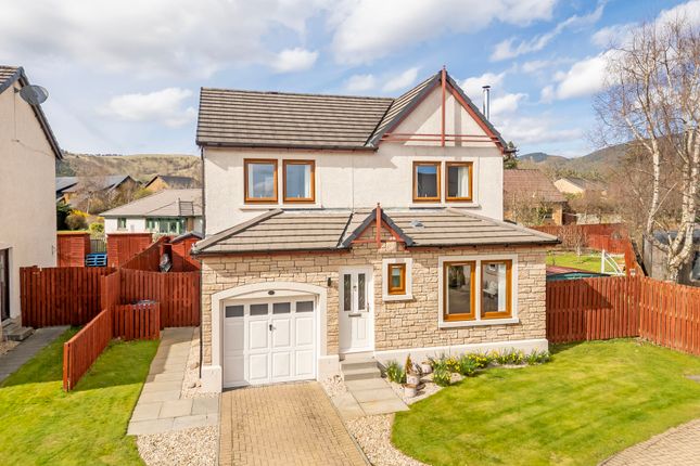 3 bed property, in 16 Fawnburn Crescent, £345,000