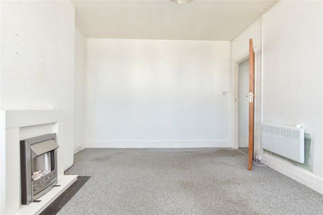 1 bed property, in Bath Street, £190,000