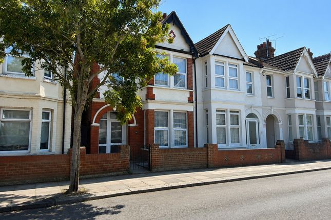 3 bed property, in Hainault Avenue, £325,000