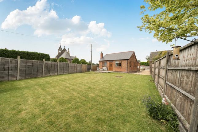 2 bed property, in Fromes Hill, £325,000