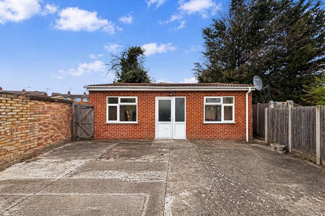 2 bed property, in Ash Grove, £409,950