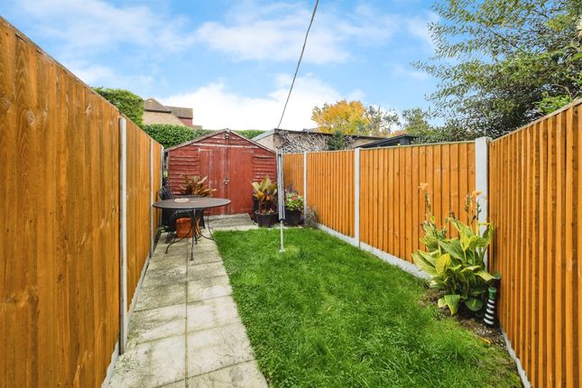 2 bed property, in Lake Avenue, £260,000