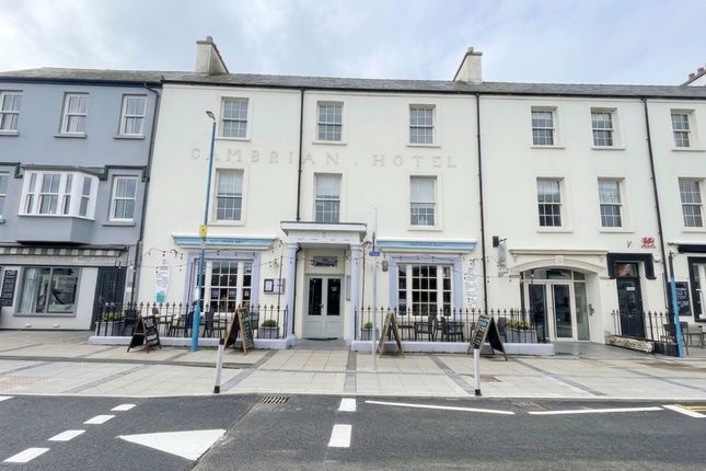 3 bed property, in Cambrian Quay, £400,000
