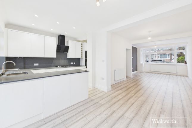 3 bed property, in Reynolds Drive, £550,000