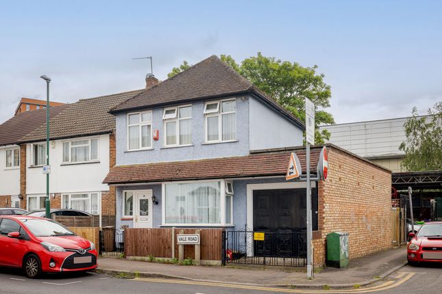 2 bed property, in Vale Road, £475,000