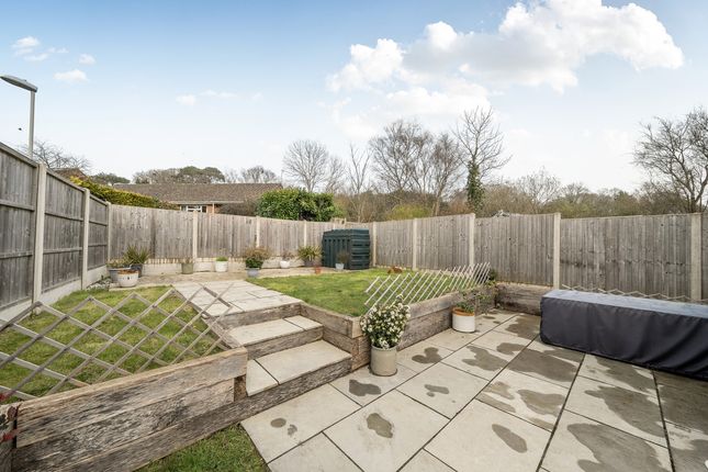 2 bed property, in New Road, £325,000