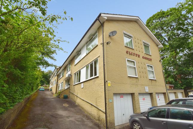 2 bed property, in Castle Road, £60,000