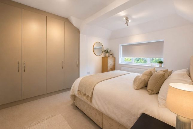 4 bed property, in Mildred Avenue, £925,000