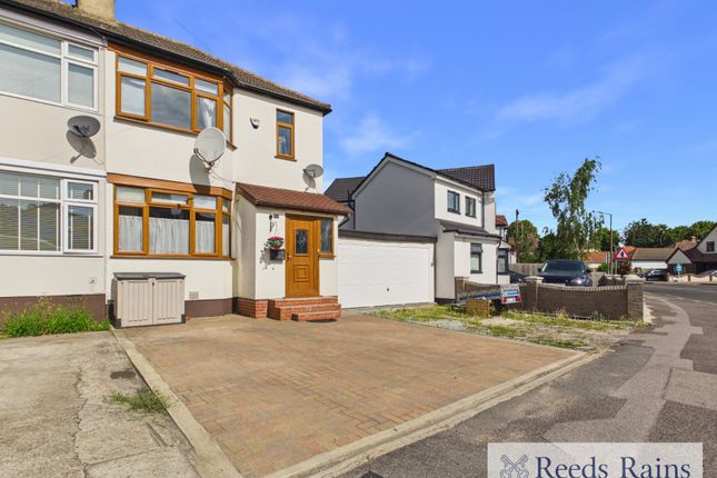 3 bed property, in Upper Rainham Road, £500,000