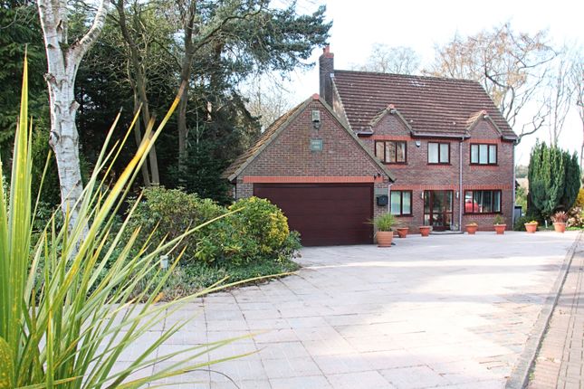 5 bed property, in Dumbreeze Grove, £825,000