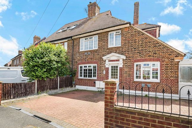 4 bed property, in Worton Road, £675,000
