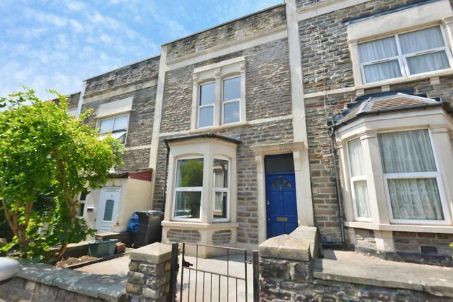 2 bed property, in Heron Road, £365,000
