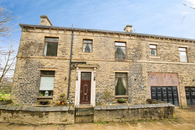 4 bed property, in Brackenbed Grange, £315,000