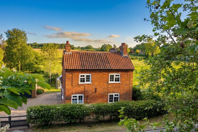 2 bed property, in Harmston Road, £250,000