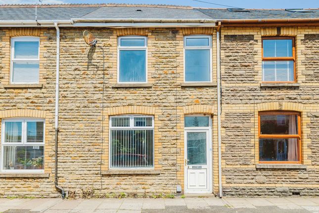 3 bed property, in Wimborne Road, £190,000