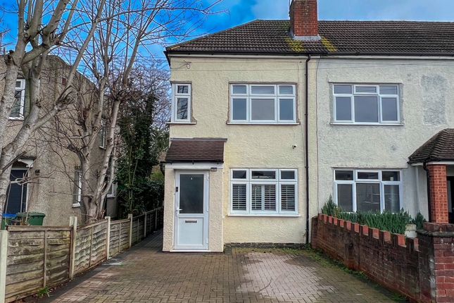 1 bed property, in First Avenue, £425,000