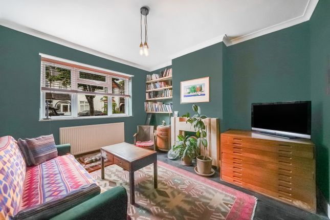 2 bed property, in Cobden Road, £475,000