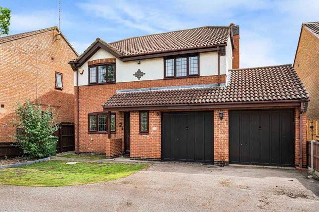 4 bed property, in Lake Way, £475,000