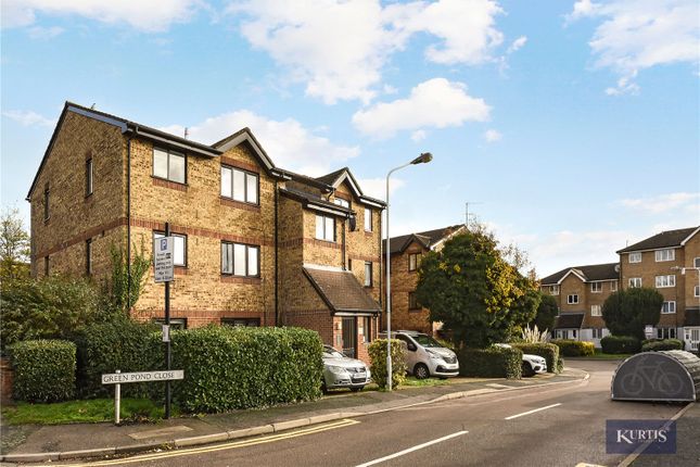 2 bed property, in Green Pond Close, £230,000