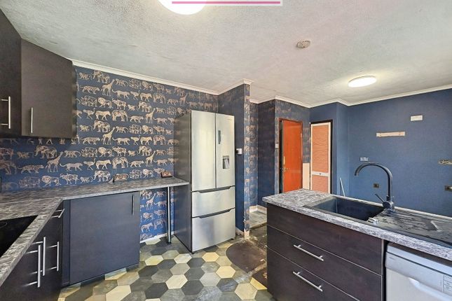 3 bed property, in Woodmount, £340,000