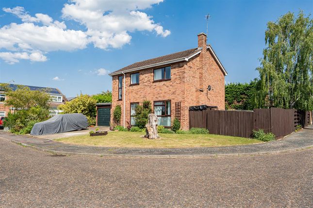 4 bed property, in Abbots Way, £575,000