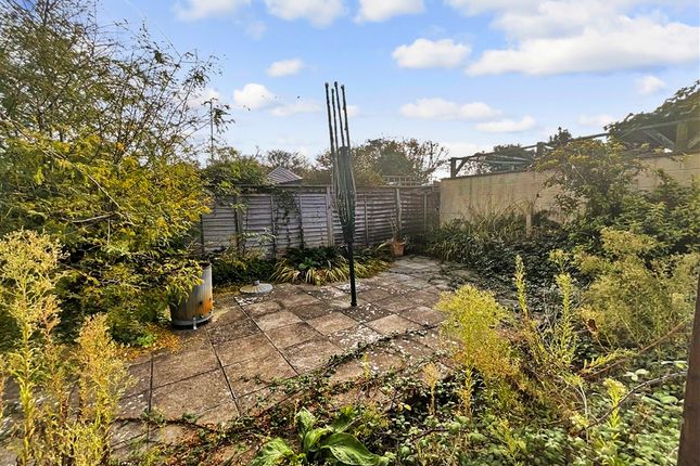 3 bed property, in Kingsmead Gardens, £300,000