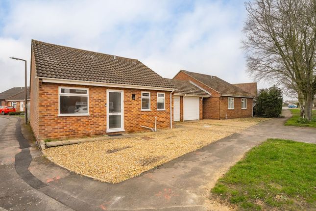 2 bed property, in Woodside Park, £230,000