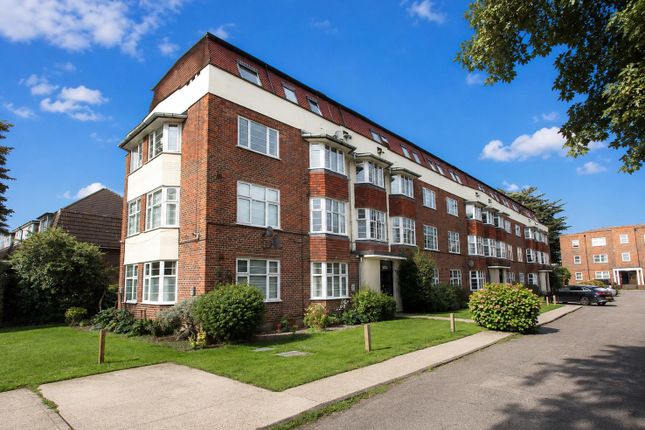 2 bed property, in Briar Court, £275,000